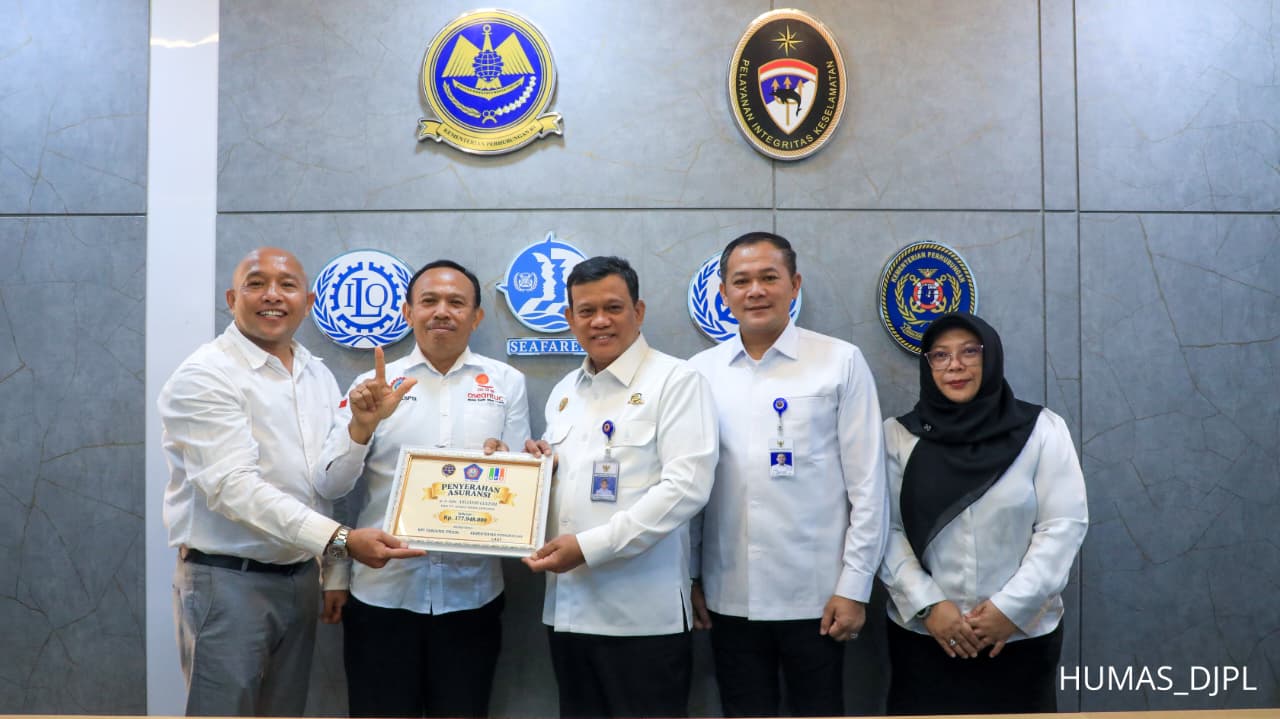 Kemenhub Fasilitasi Penyerahan Asuransi Dua Pelaut Indonesia, Tegaskan Perlindungan Hak Awak Kapal